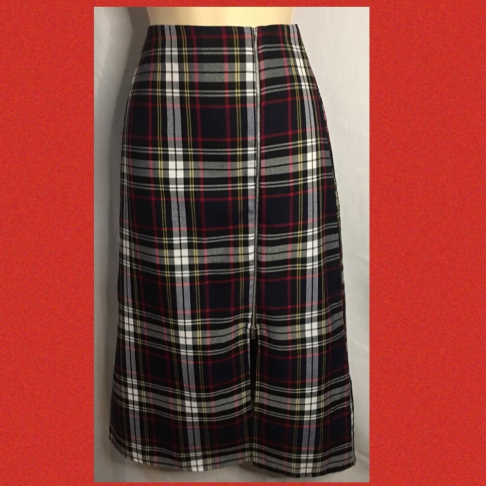 *Nobody’s Child* Size 8. Full front zipper detail in tartan. Calf length skirt. - Picture 9 of 9